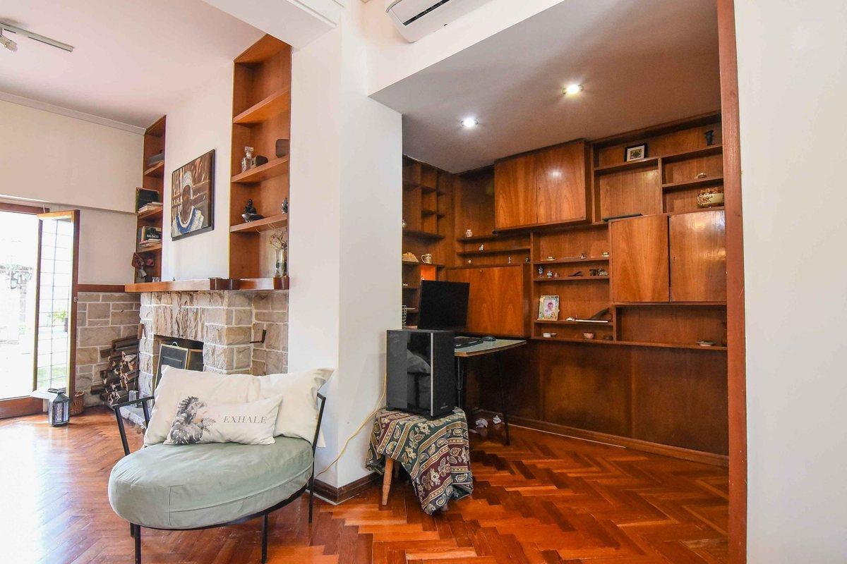 Foto de VENTA CASA 5 AMB PILETA, JARDÌN, COCHERA ACASSUSO, imagen 5