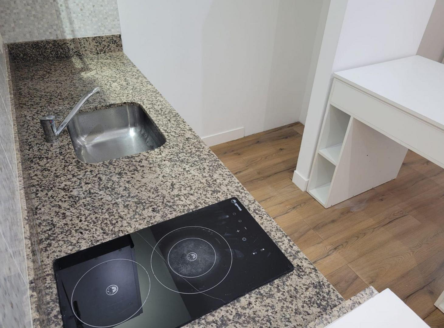 Foto de ALQUILER MONOAMBIENTE IMPECABLE EN EXCELENTE ZONA, imagen 3