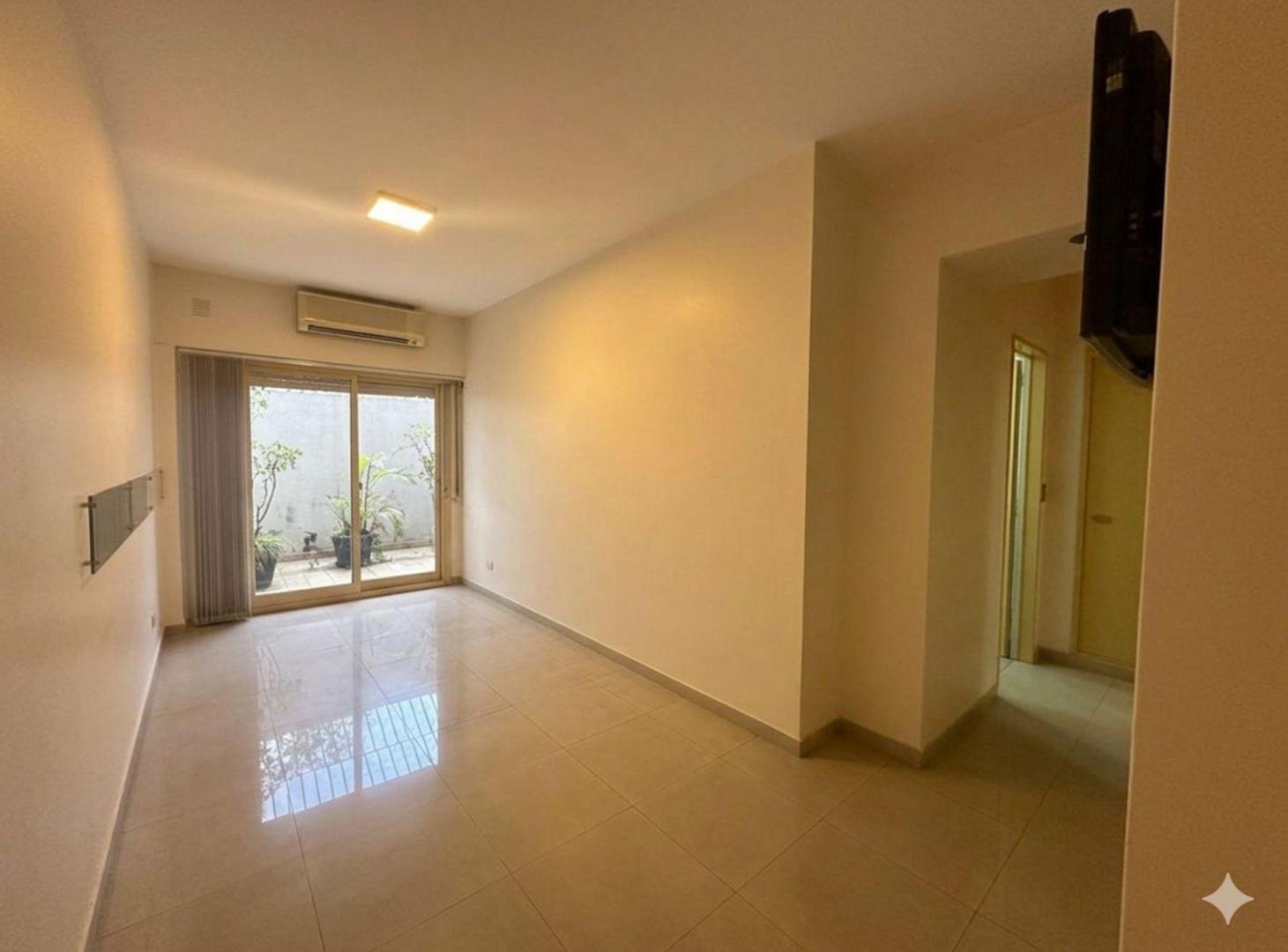Foto de DEPARTAMENTO 2 AMB VENTA MONTE CASTRO CON PATIO, imagen 1