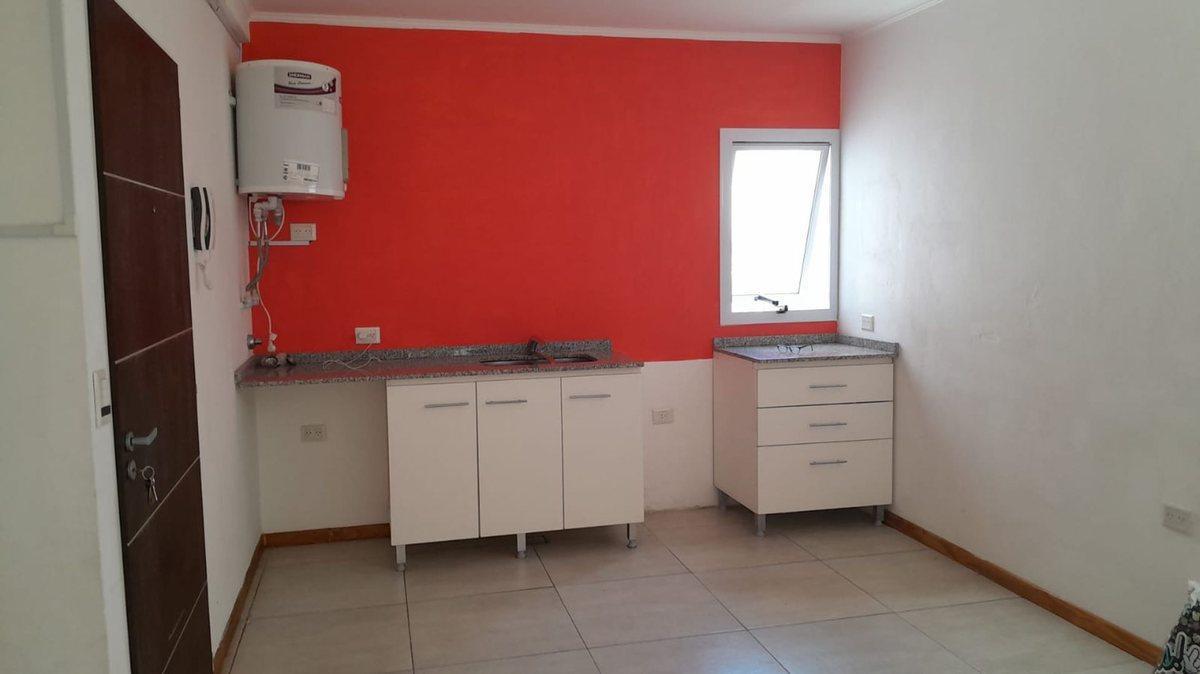 Foto de VENTA MONOAMBIENTE FRENTE + 5 COCHERAS SAENZ PEÑA, imagen 1