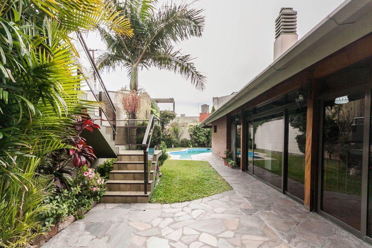 Foto de Apto Crédito! Casa con local comercial y garage, imagen 2