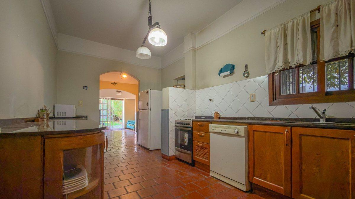 Foto de VTA CASA 6 AMB FONDO PILETA Villa Sarmiento, imagen 2