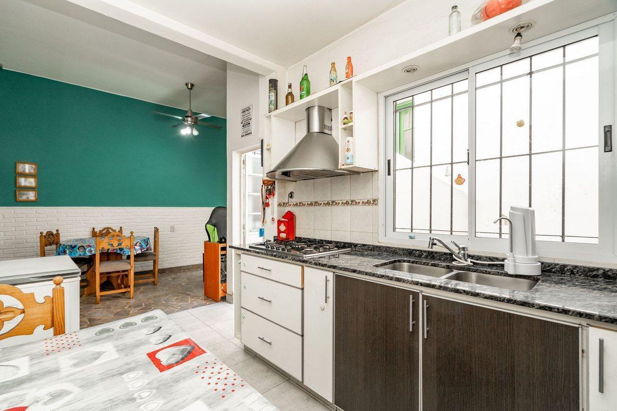 Foto de VTA CASA 4 AMB CON TRRAZA PATIO COCHERA- V.LYNCH, imagen 5