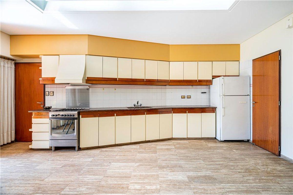 Foto de CASA 4 amb,Cochera Jardín Excelente Estado, imagen 5