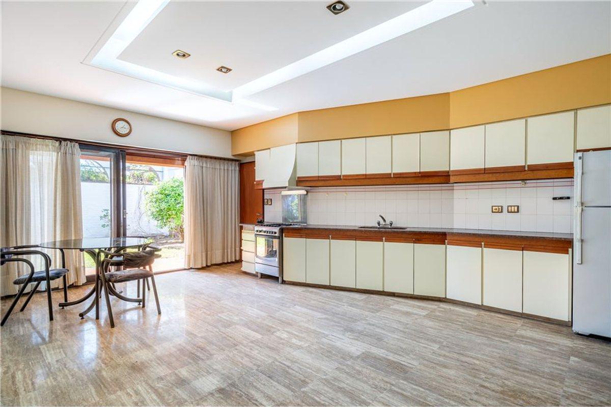 Foto de CASA 4 amb,Cochera Jardín Excelente Estado, imagen 3