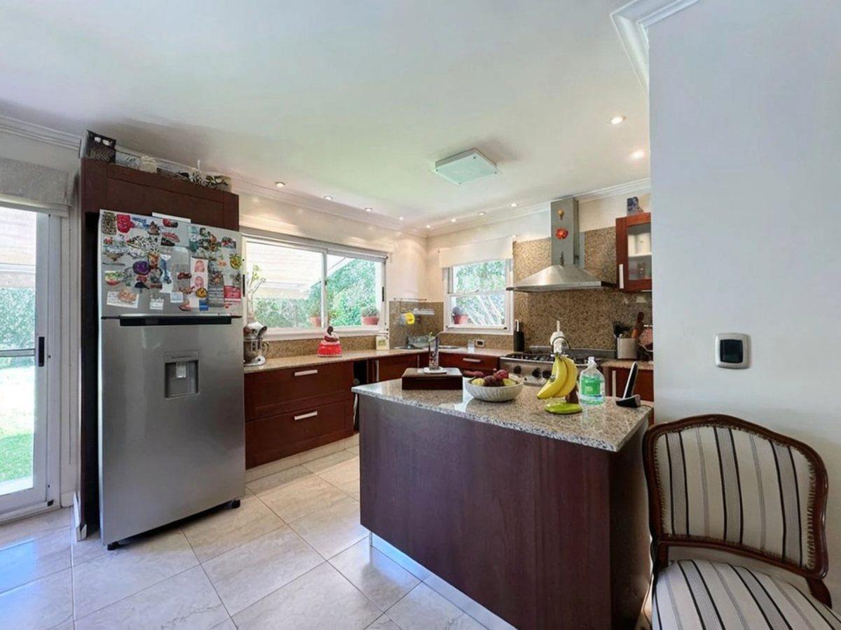 Foto de Venta casa 5 amb con pileta en El Lauquen, imagen 4