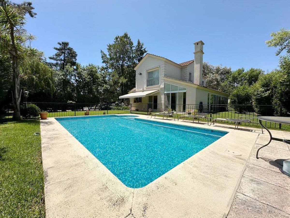 Foto de Venta casa 5 amb con pileta en El Lauquen, imagen 2