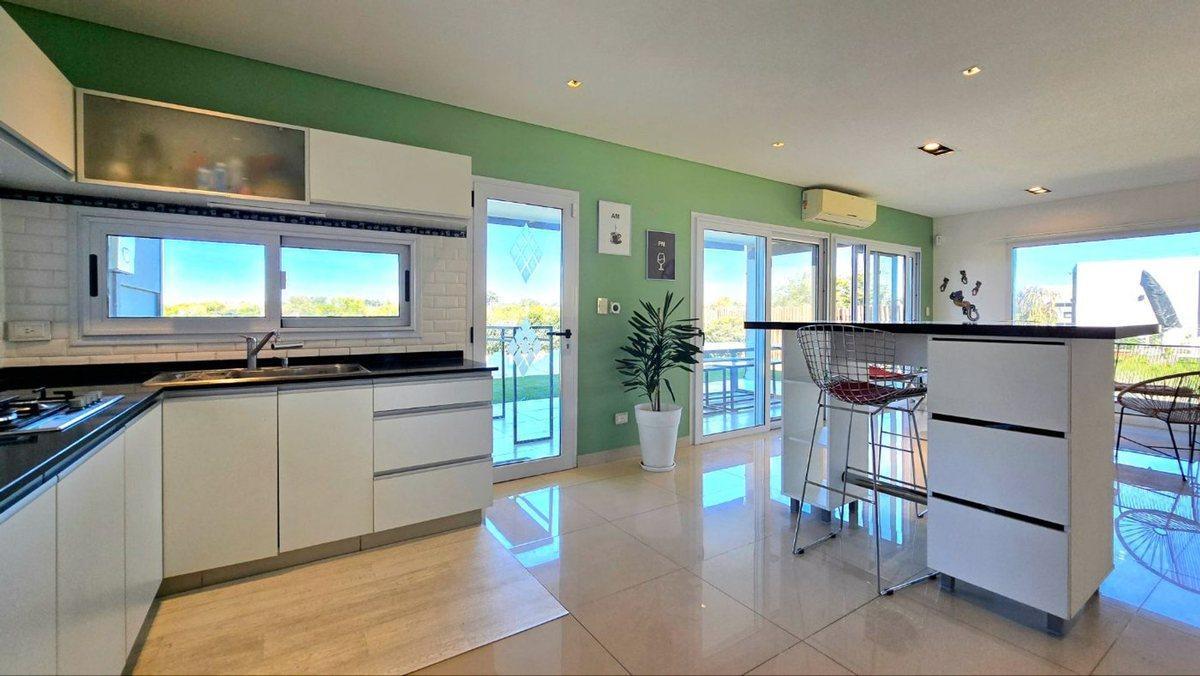 Foto de ALQUILER CASA 5AMB PISCINA SAN RAMIRO P. DEL ESTE, imagen 3