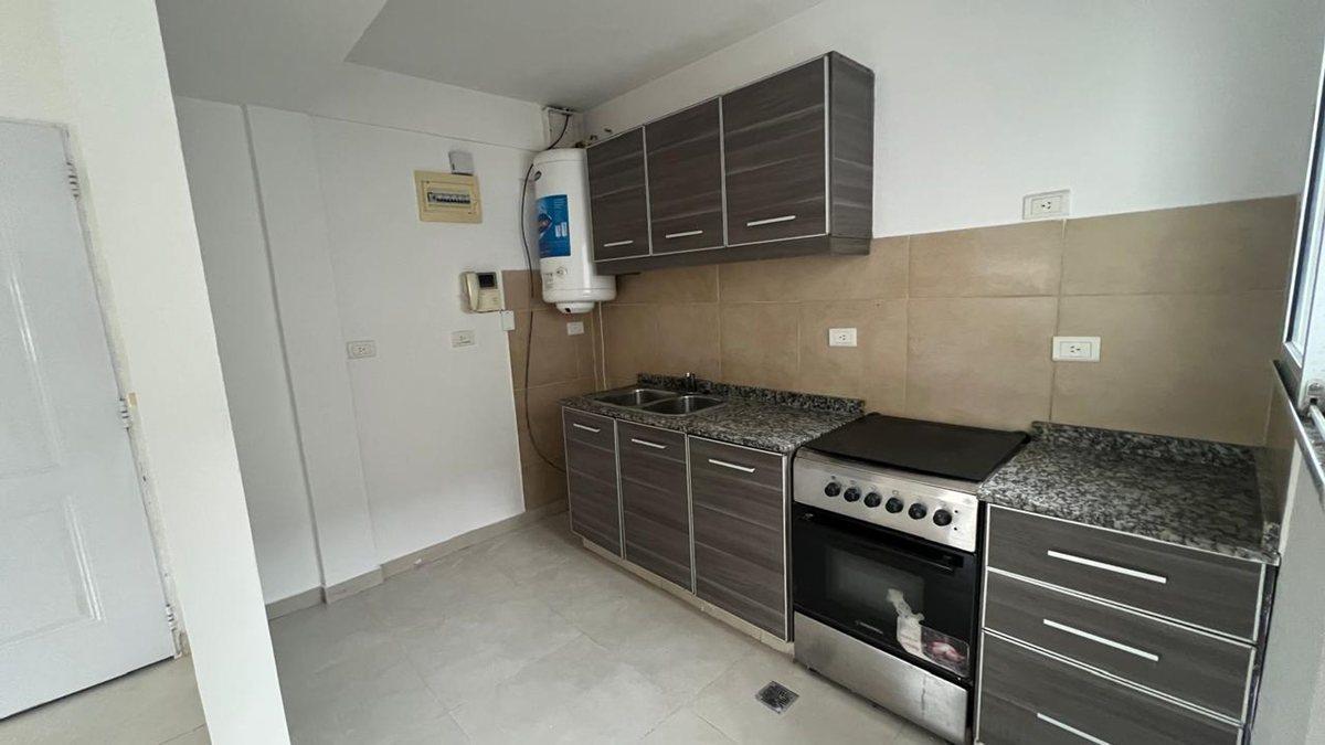 Foto de VENTA DEPTO. 2 AMB. PB C/ PATIO INT (APTO CREDITO), imagen 2