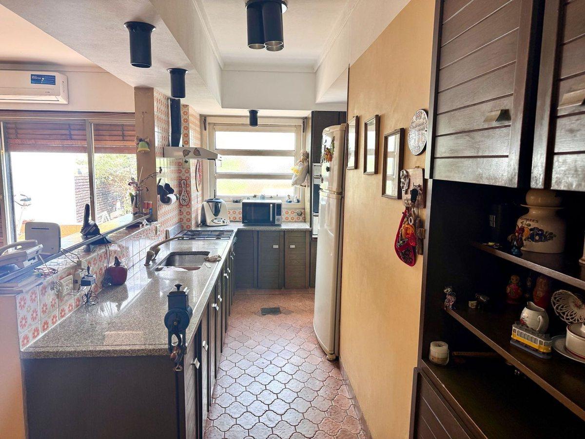 Foto de CASA EN VENTA PARQUE AVELLANEDA 3 DORM JARDIN COCH, imagen 5