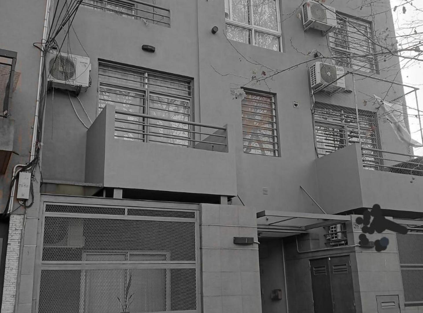 Foto de VENTA PH 3 AMB CON TERREZA PROPIA- V. URQUIZA CABA, imagen 1