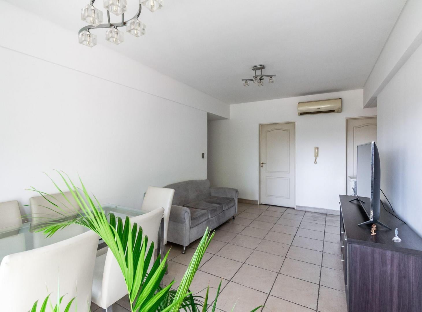 Foto de Venta Depto 2AMB cochera balcón, en Monte Castro, imagen 3