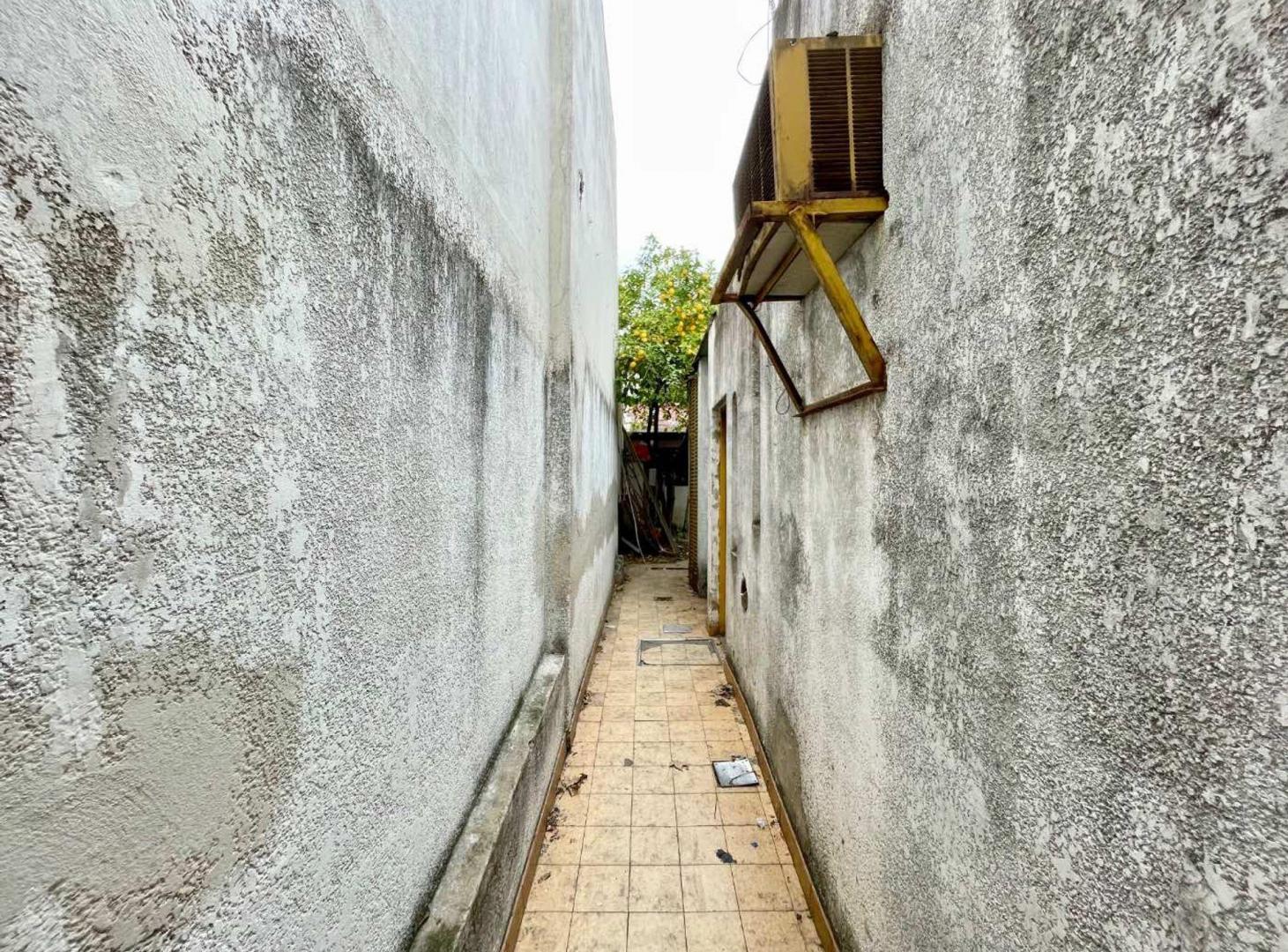 Foto de Venta Casa 3 Amb Ciudadela Patio A Refaccionar, imagen 1