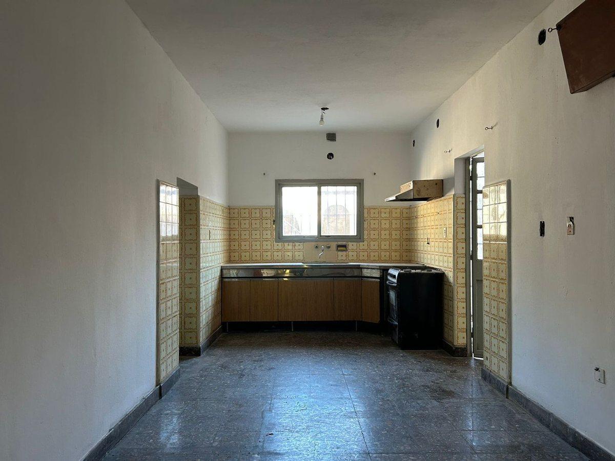 Foto de VENTA CASA 3 AMBIENTES EN CASEROS APTO CREDITO, imagen 2