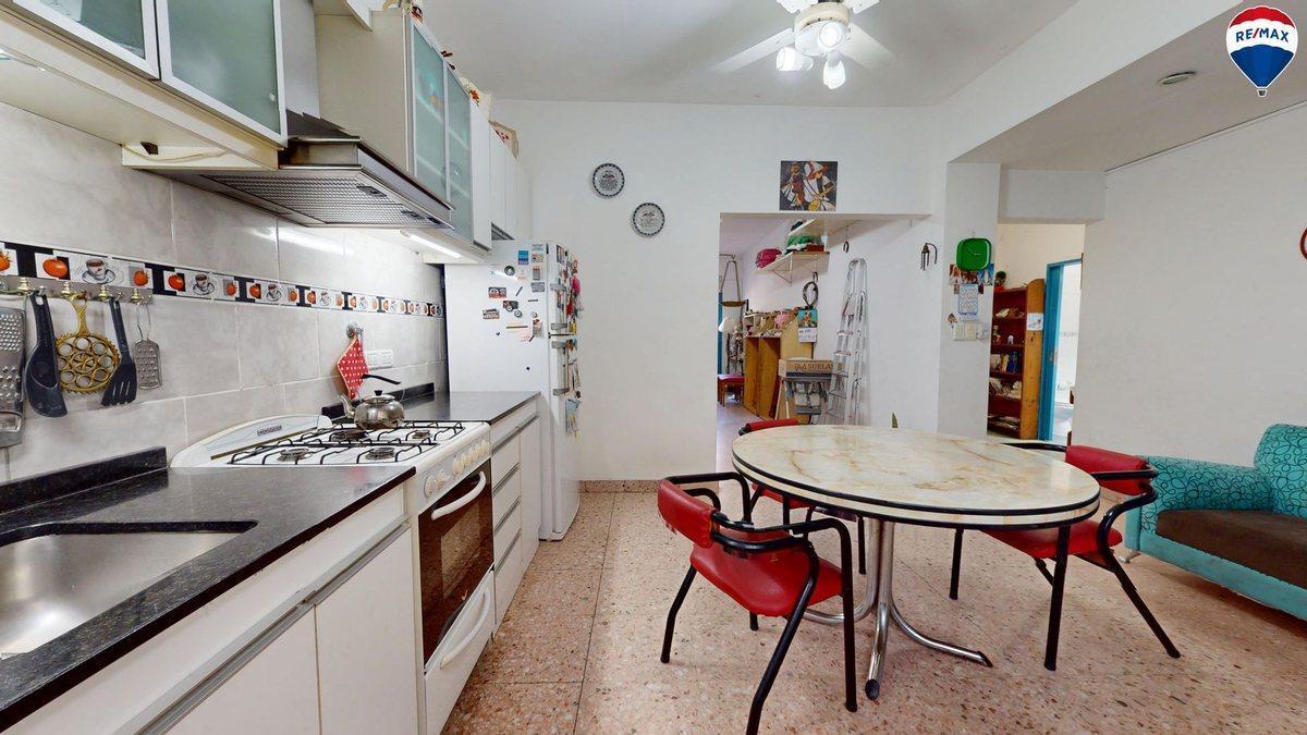 Foto de VENTA CASA 3 AMB CON COCHERA CASEROS APTO CREDITO, imagen 2