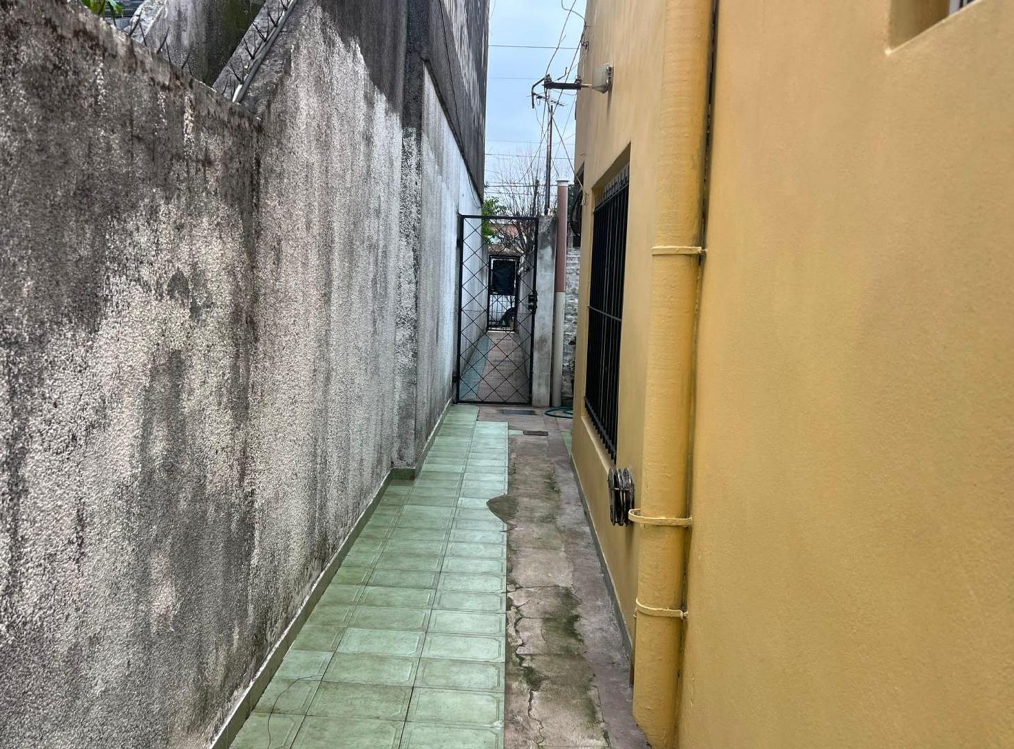 Foto de VENTA PH 3 AMB CON PATIO EN REMEDIOS DE ESCALADA, imagen 1