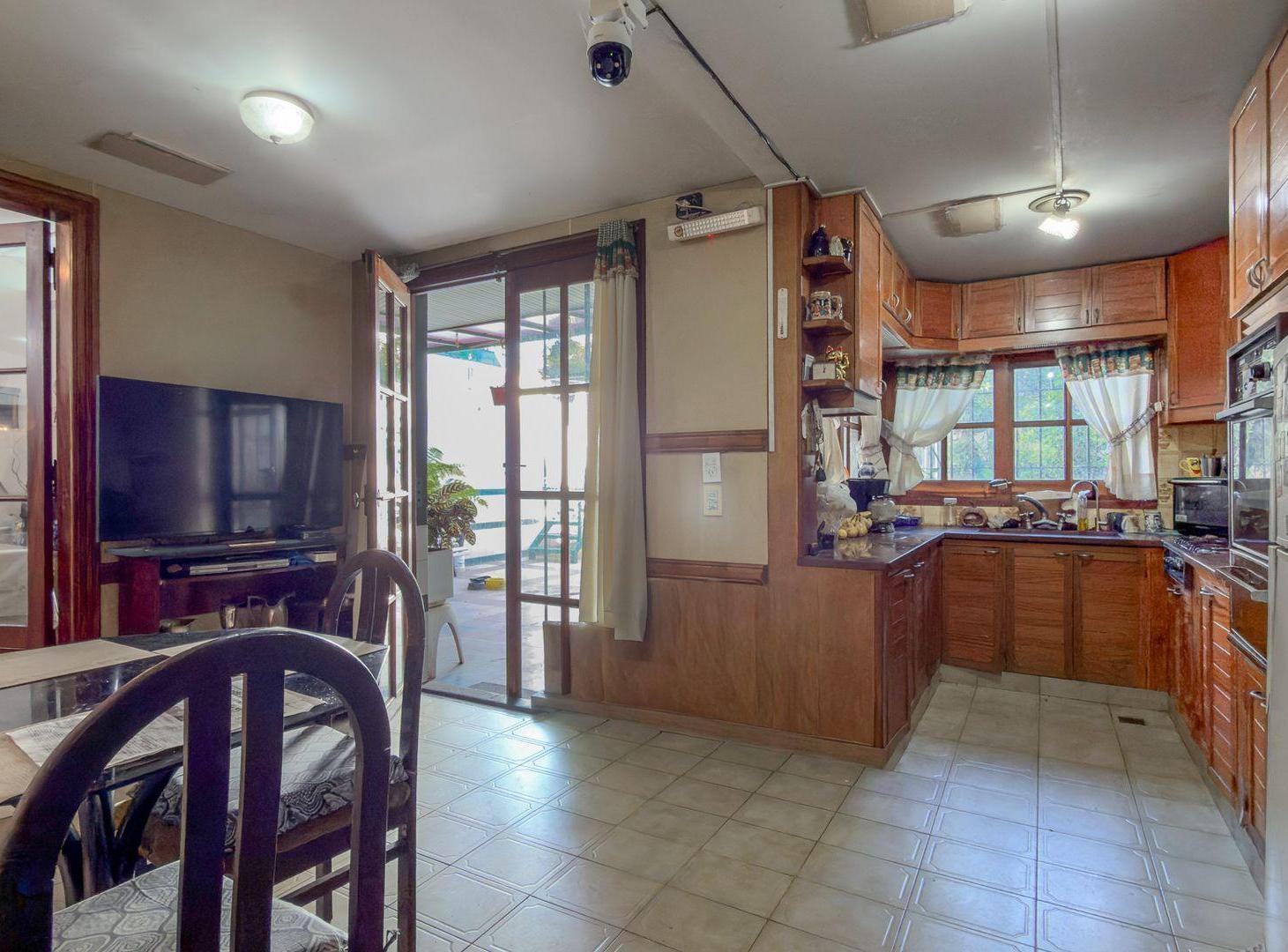 Foto de Venta Chalet 4 Ambientes c/Quincho Patio y Garage, imagen 2