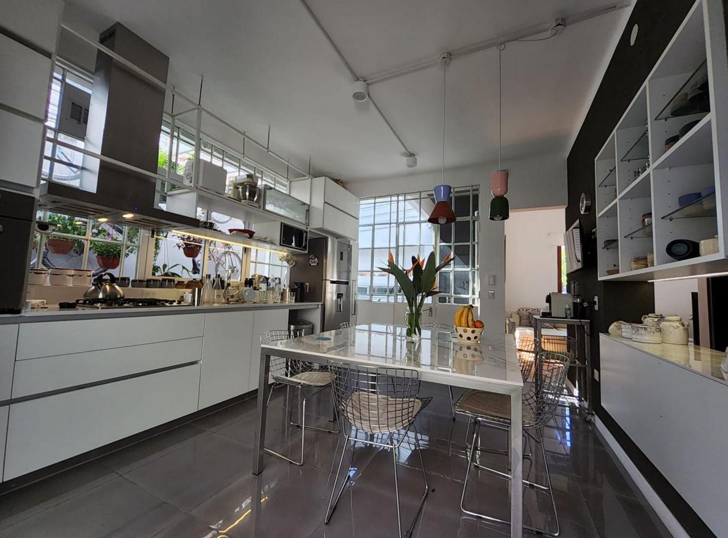 Foto de CASA VENTA 4 AMB C/2 COCHERAS EN VILLA REAL, imagen 1