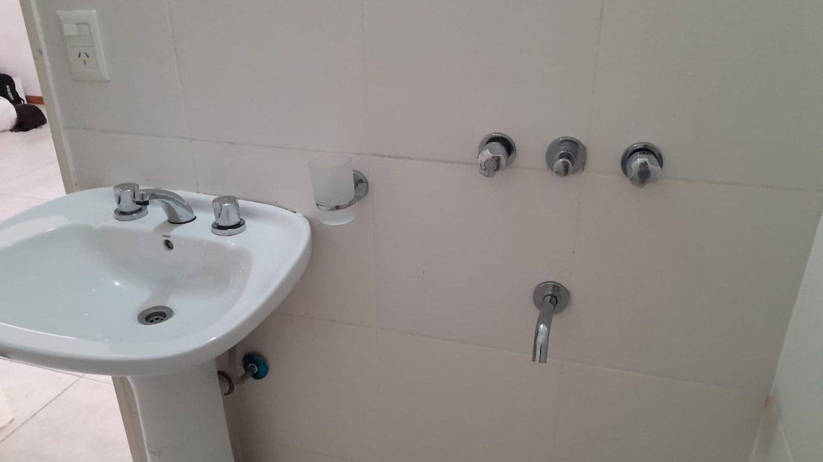 Foto de VENTA MONOAMBIENTE FRENTE + 5 COCHERAS SAENZ PEÑA, imagen 4