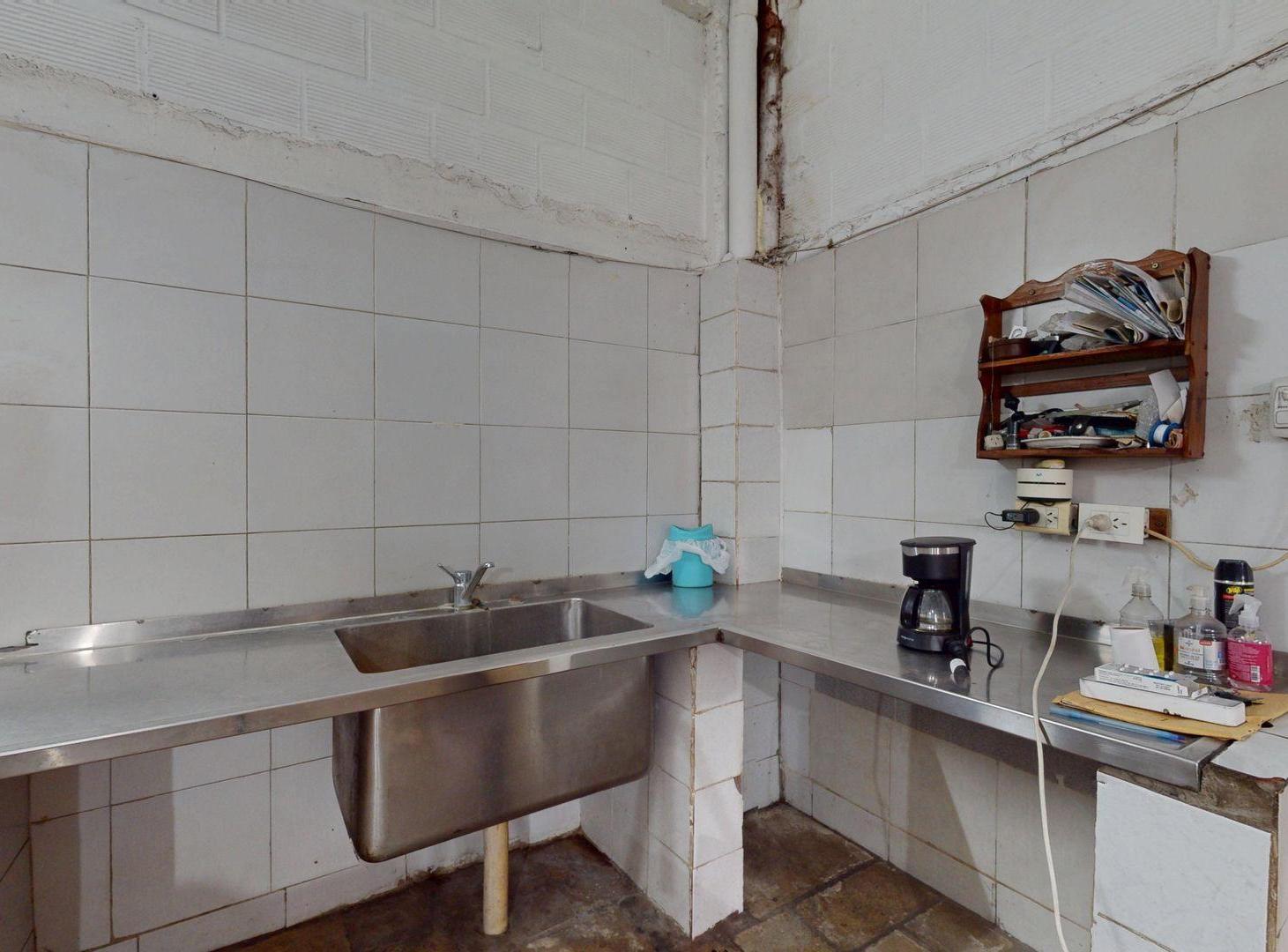 Foto de VENTA LOCAL TALLER CON VIVIENDA ITUZAINGO, imagen 5