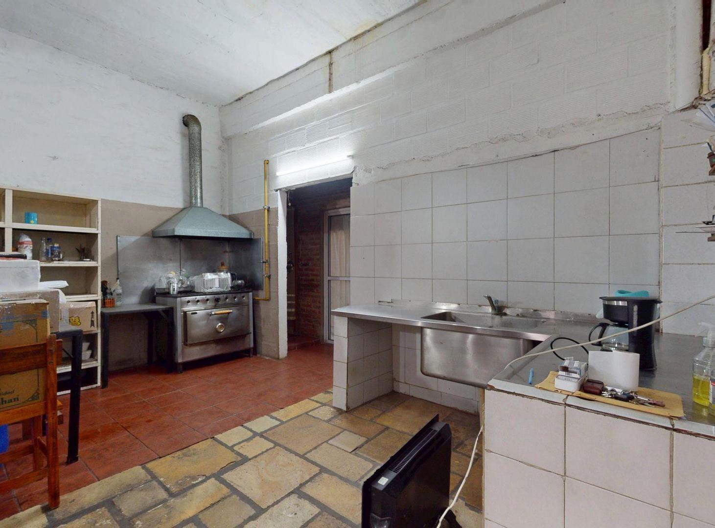 Foto de VENTA LOCAL TALLER CON VIVIENDA ITUZAINGO, imagen 4