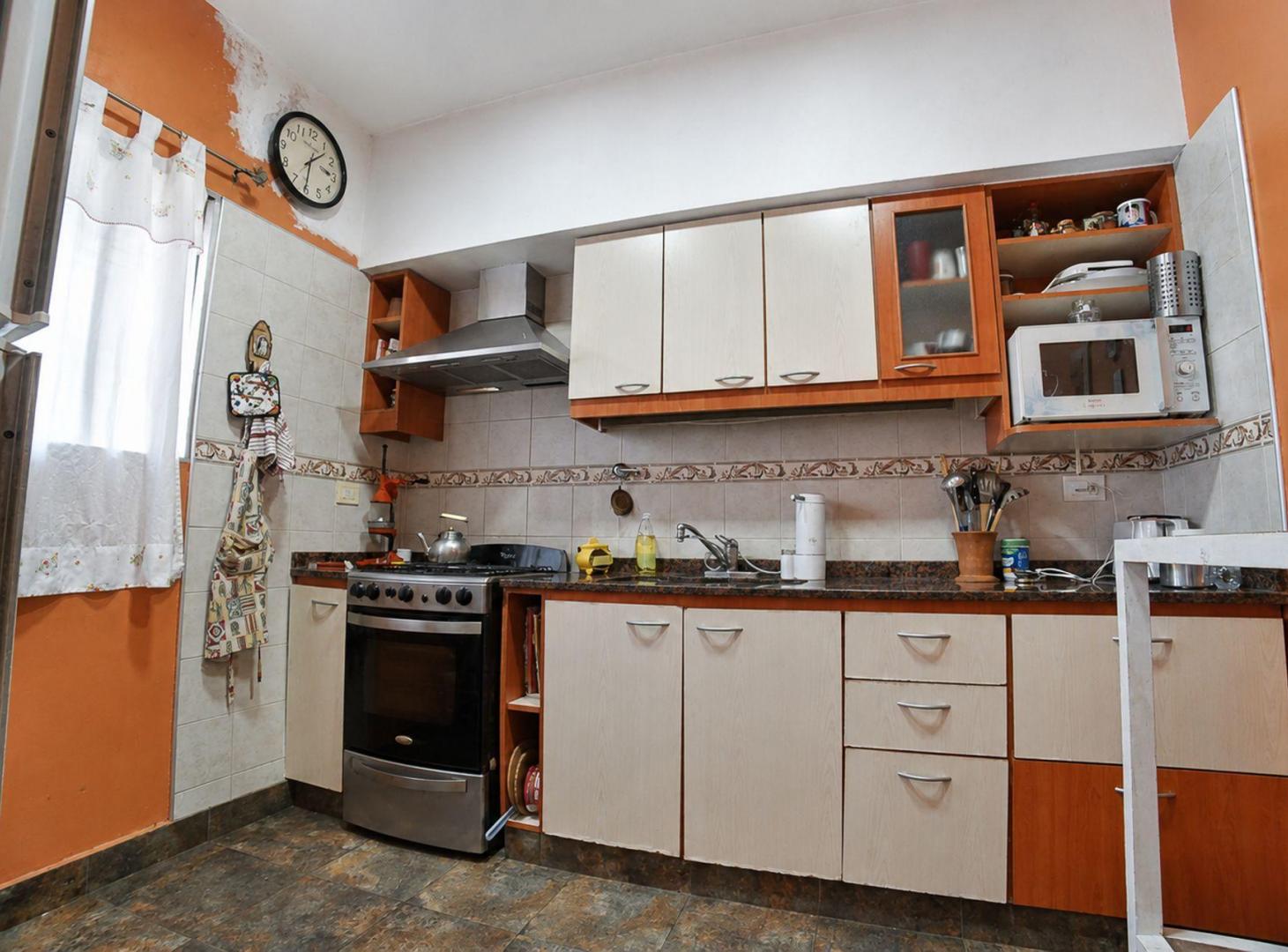 Foto de VENTA PH 3 AMB BCON Y TERRAZA MONTE CASTRO., imagen 3