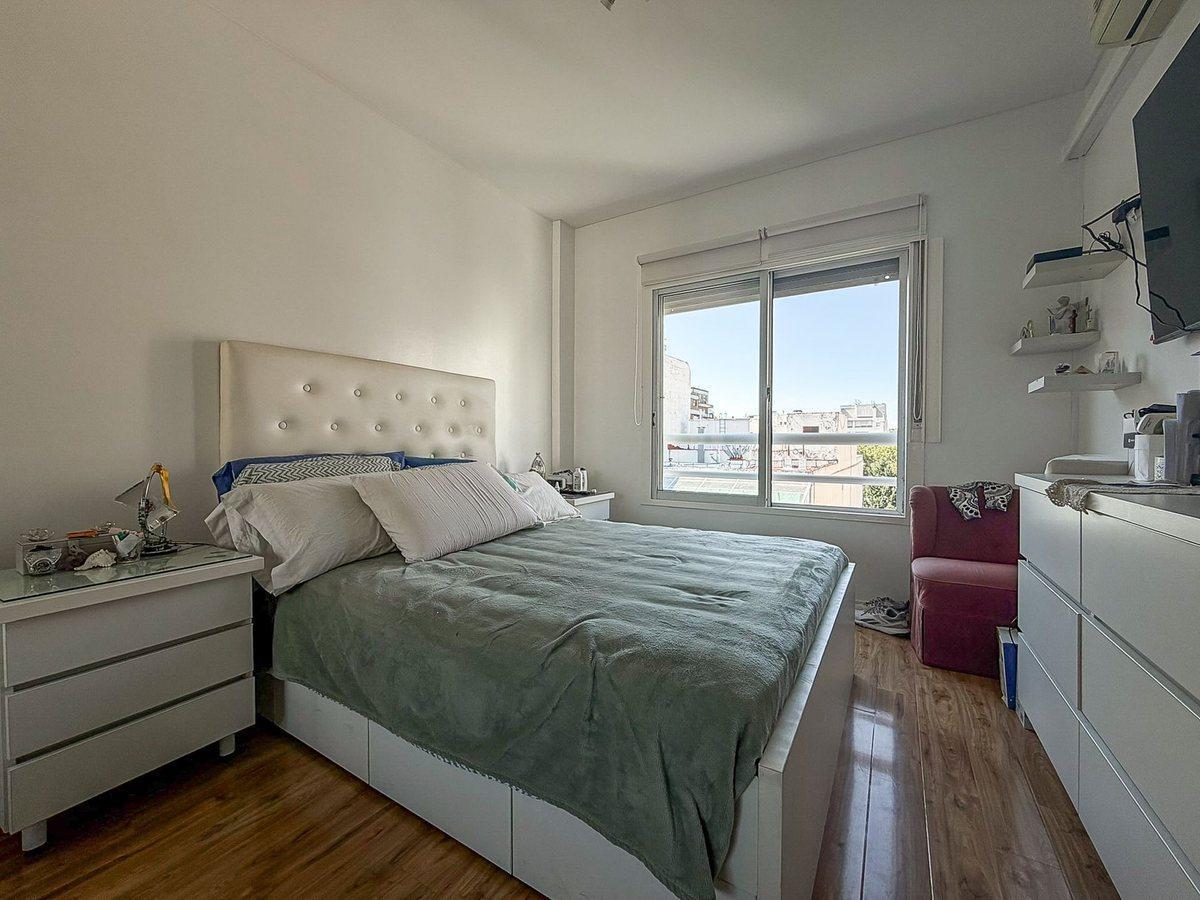 Foto de VENTA DEPTO 4 AMB AL FRENTE BALCON,COCHERA,BAULERA, imagen 2
