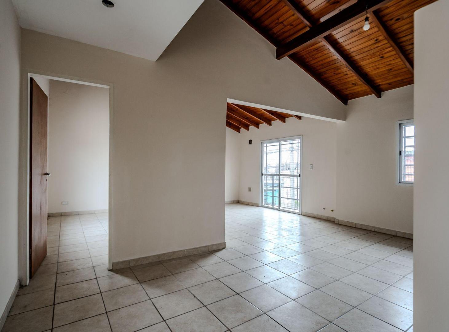 Foto de VENTA PH 3 AMB C/TERRAZA PRIV- V.BALLESTER, imagen 1