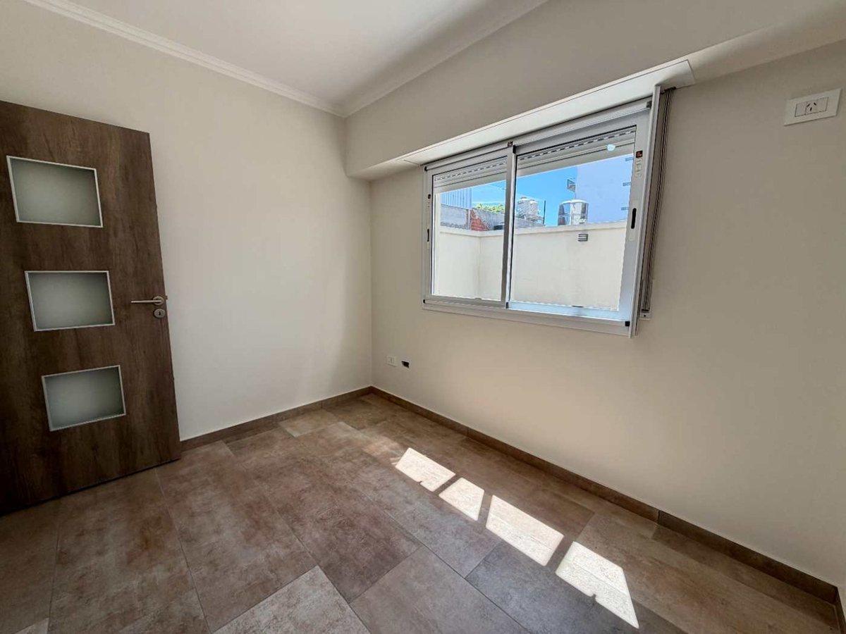 Foto de DPTO 5 AMB EN VENTA EN VILLA DEL PARQUE C/PATIO, imagen 5