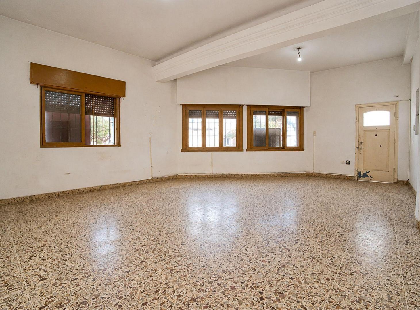 Foto de Venta PH 3 ambientes cochera patio Villa Bosch, imagen 2