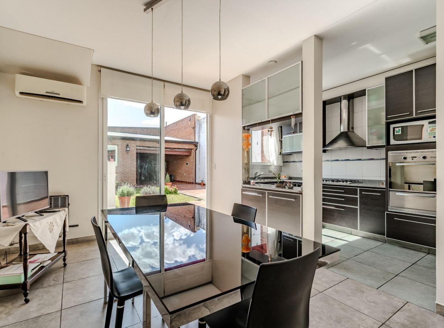 Foto de VENTA CASA 5 AMB VILLA DEVOTO- 2 COCHERAS, imagen 3