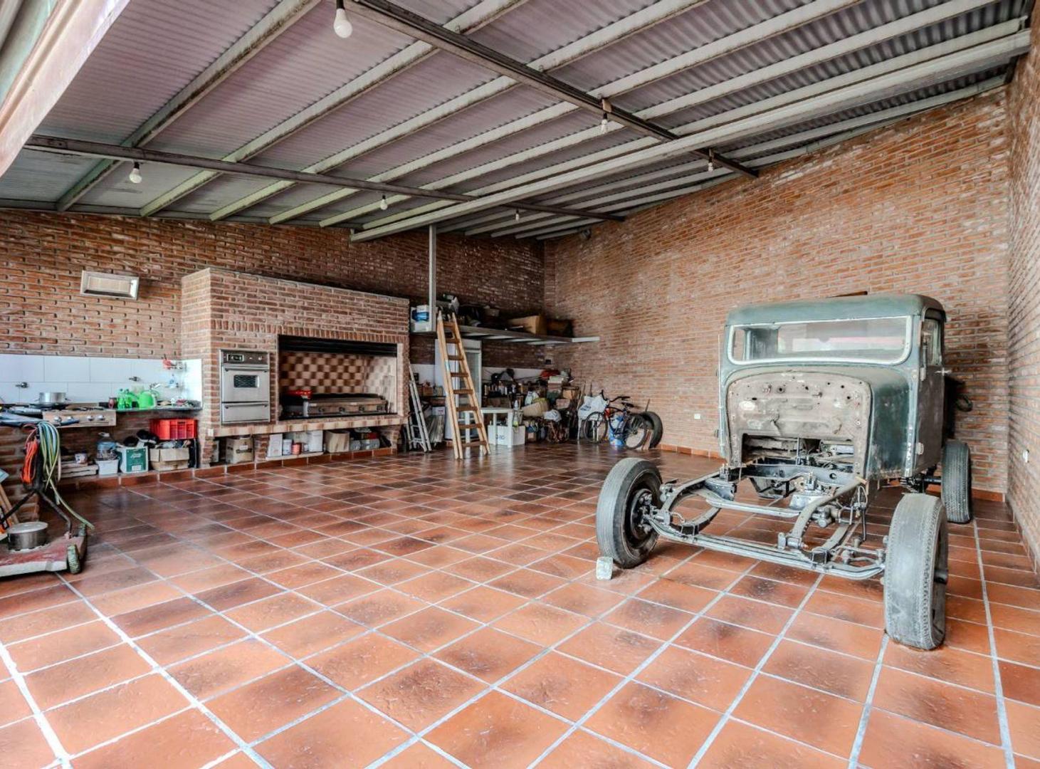 Foto de VENTA CASA 5 AMB VILLA DEVOTO- 2 COCHERAS, imagen 2