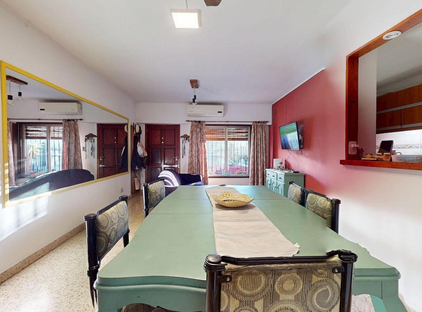 Foto de VENTA CASA 3 AMBIENTES EN BANFIELD CON COCHERA, imagen 1