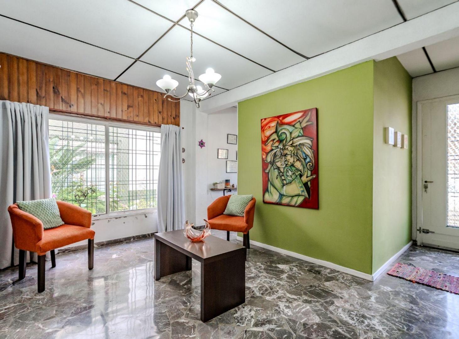 Foto de VENTA CASA 5AMB IMPECABLE CON GARAGE EN SAENZ PEÑA, imagen 1