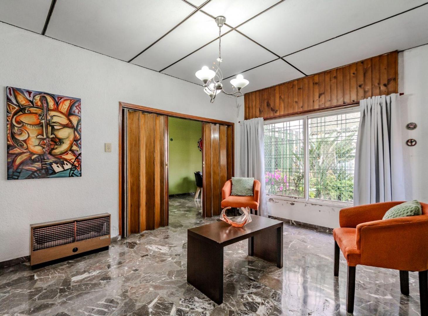 Foto de VENTA CASA 5AMB IMPECABLE CON GARAGE EN SAENZ PEÑA, imagen 5