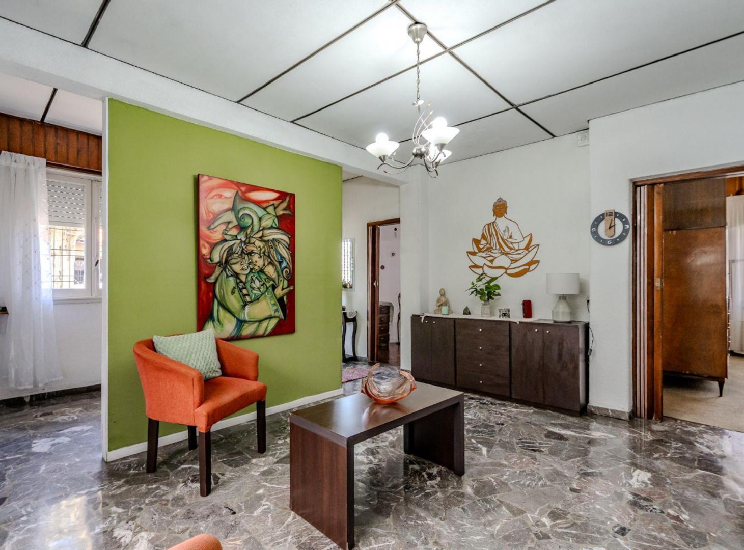 Foto de VENTA CASA 5AMB IMPECABLE CON GARAGE EN SAENZ PEÑA, imagen 4