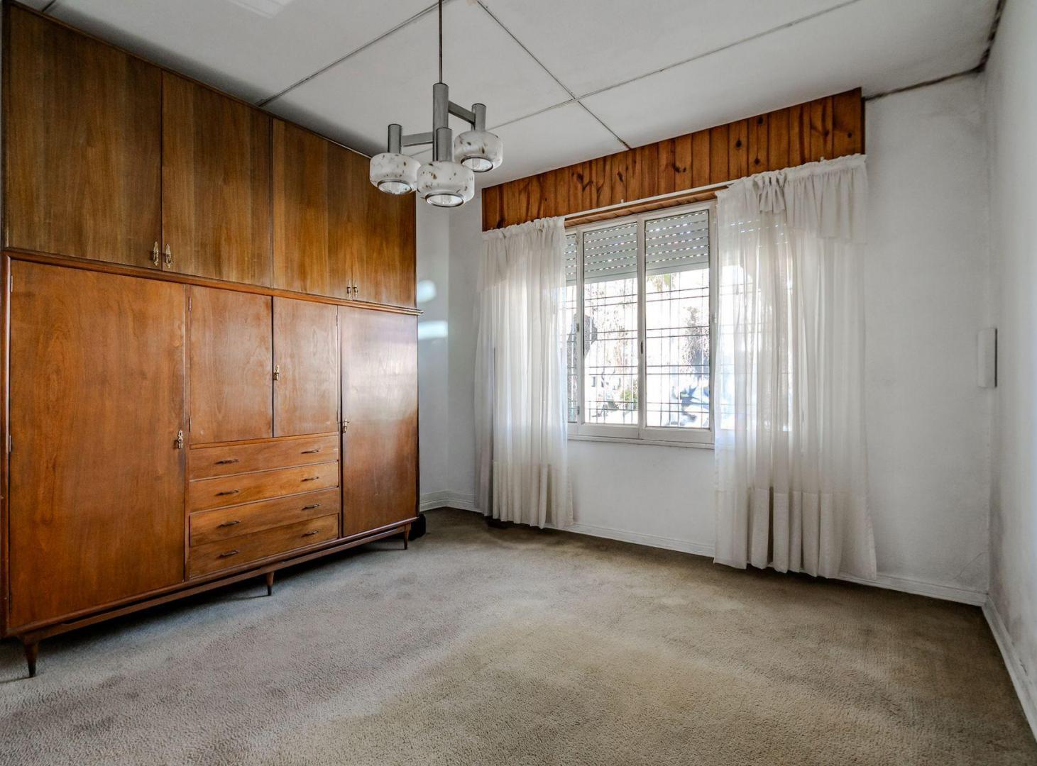 Foto de VENTA CASA 5AMB IMPECABLE CON GARAGE EN SAENZ PEÑA, imagen 3