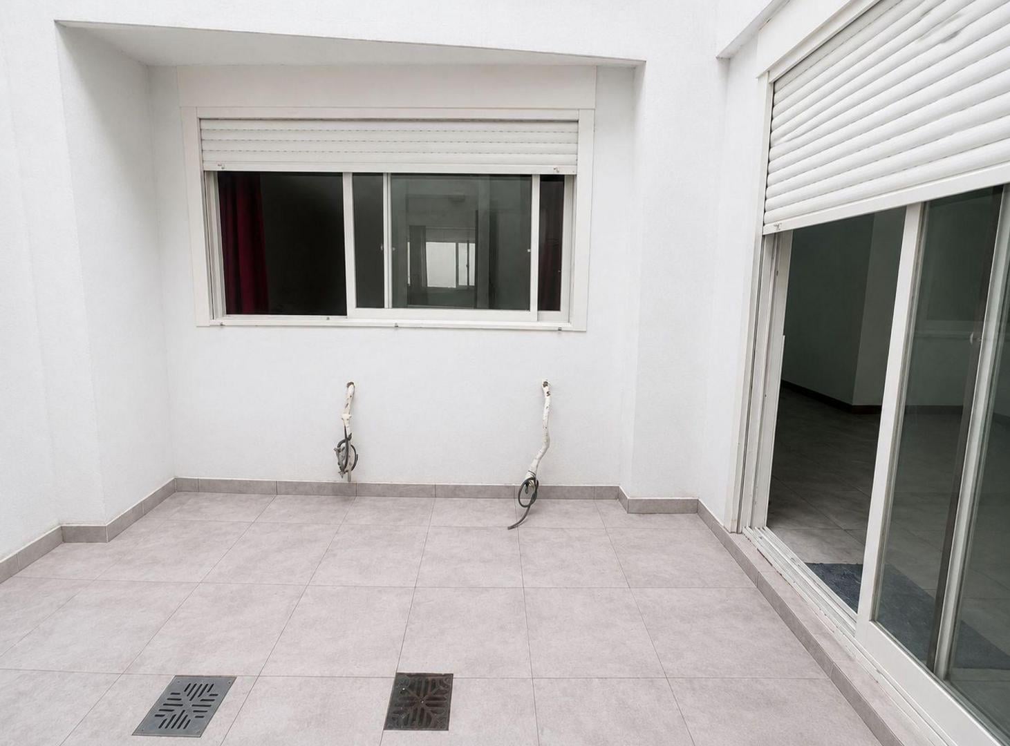 Foto de VENTA DEPT 2 AMB PB CON PATIO VILLA DEL PARQUE, imagen 2