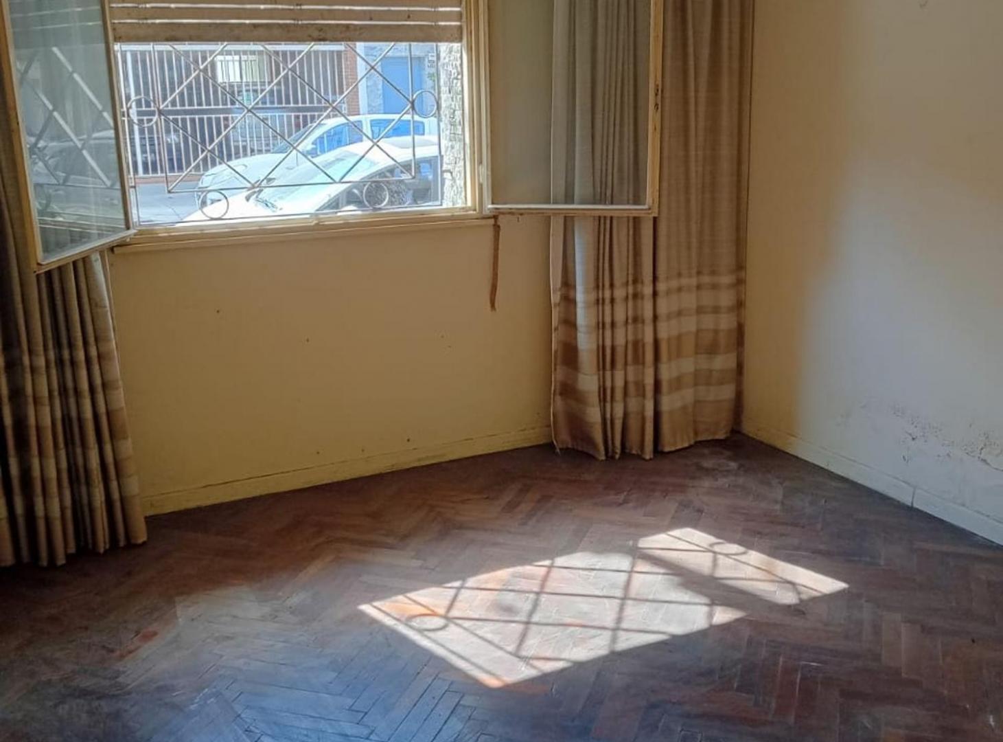 Foto de VENTA PH 4 AMB PB AL FRENTE EN DEVOTO, imagen 2