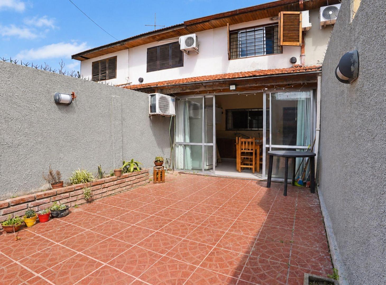 Foto de Venta Triplex 4 amb c/Cochera Patio y Jardín Inv., imagen 4