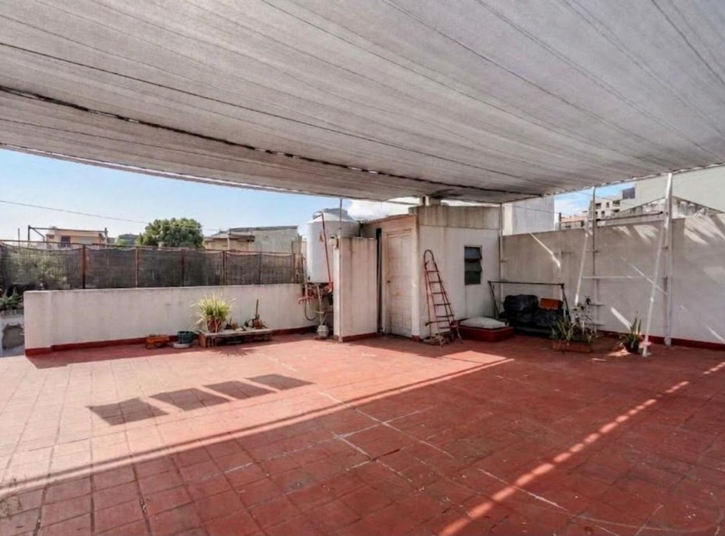 Foto de VENTA PH 3 AMB C/PATIO Y TERRAZA-APTO CRED-DEVOTO, imagen 1