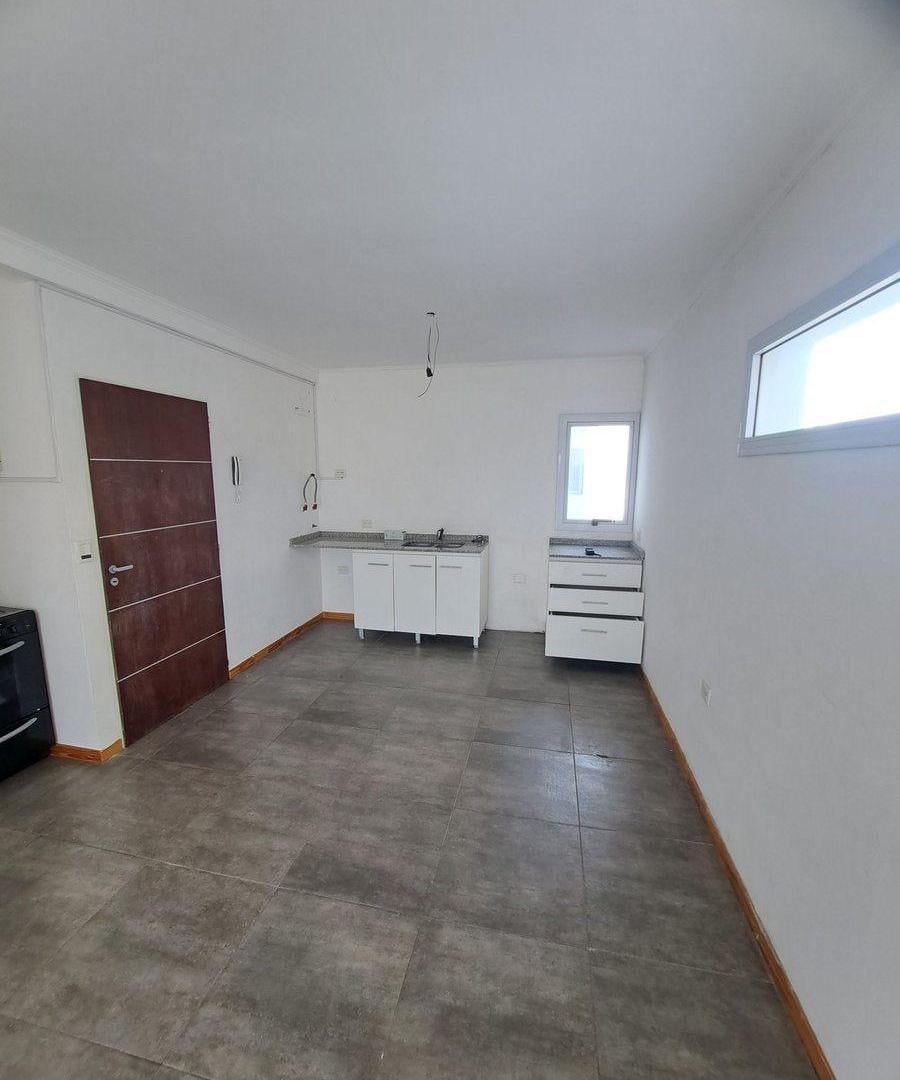 Foto de VENTA MONOAMBIENTE AL FRENTE 35M2 SAENZ PEÑA, imagen 3