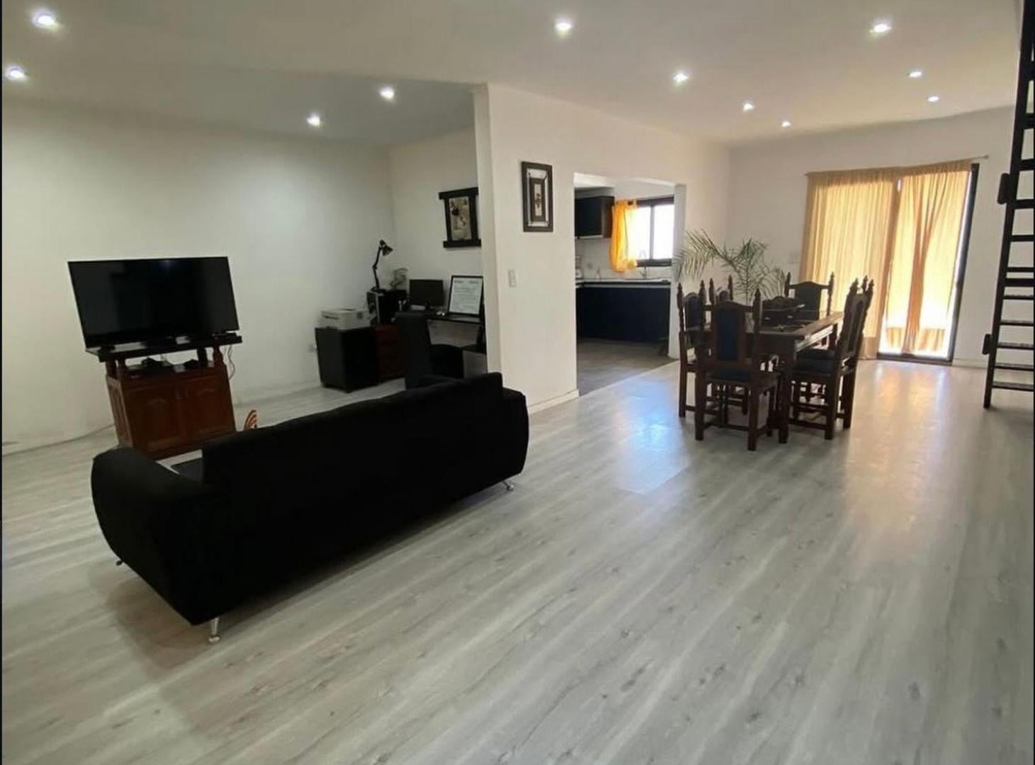 Foto de VENTA CASA OPORTUNIDAD FLORENCIO VARELA, imagen 3