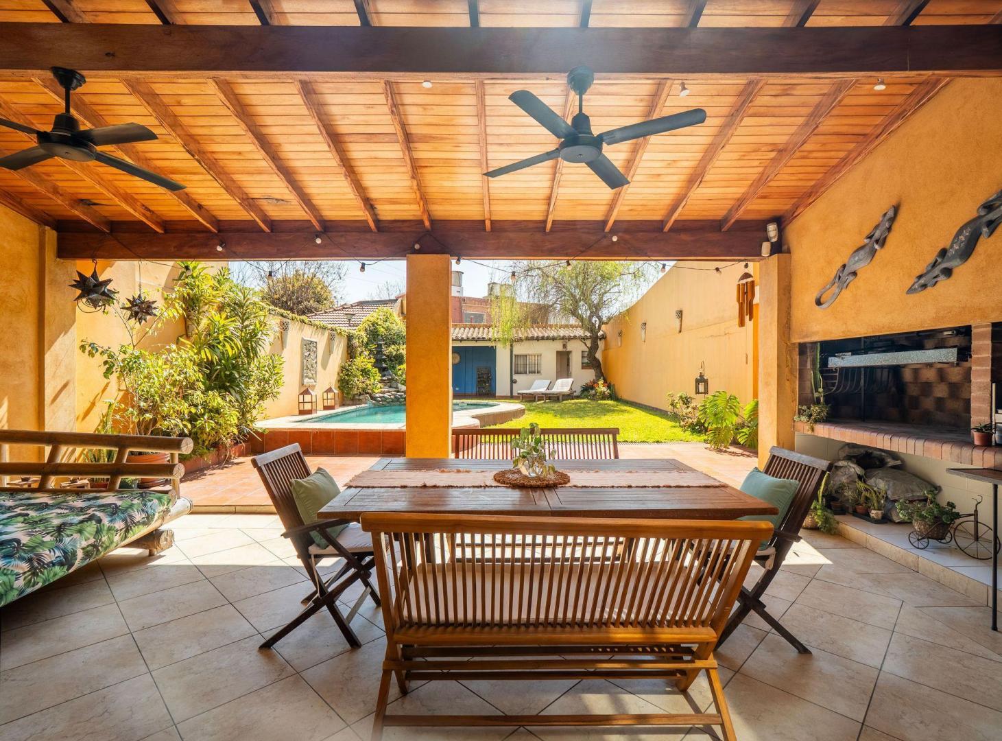 Foto de VENTA CASA EXCLUSIVA 5AMB PARQUE PILETA -V. DEVOTO, imagen 2