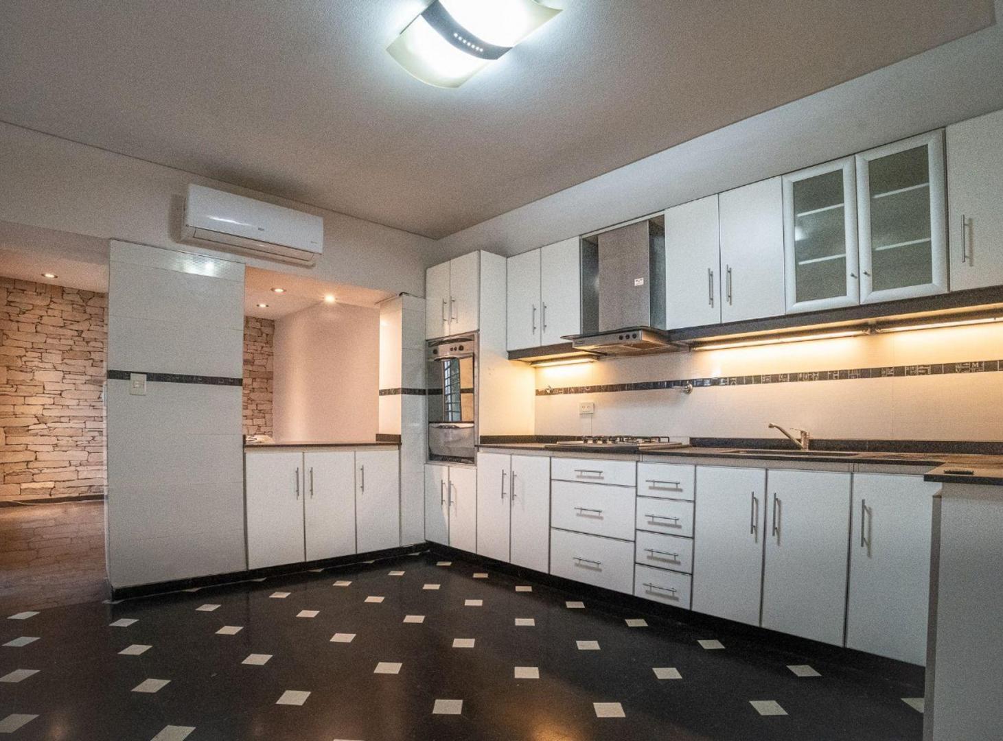 Foto de VTA.CASA 5AMB/2 GARAGE/JARDIN/TERRAZA/APTO CREDITO, imagen 3