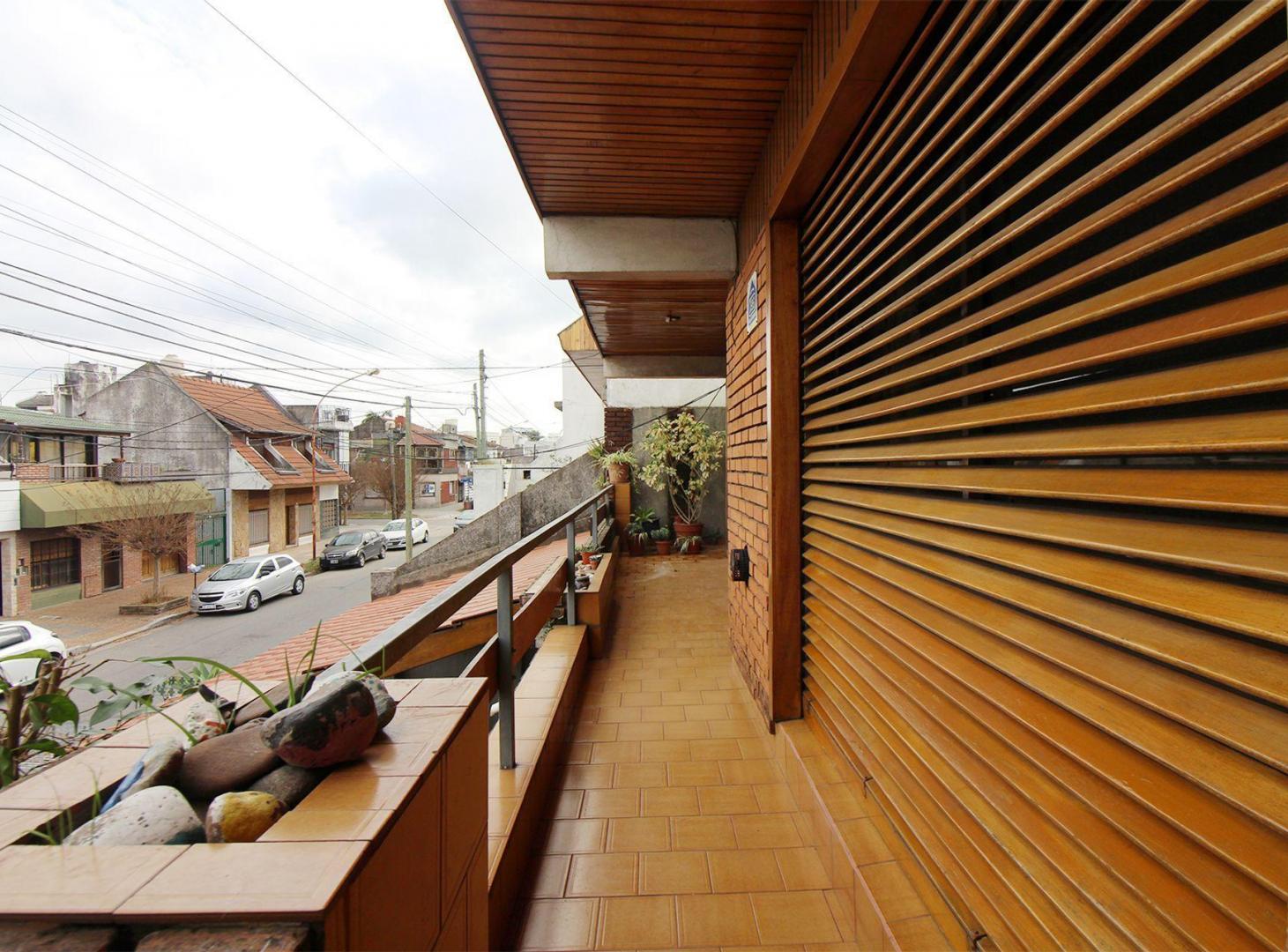 Foto de VENTA PH 4 AMB.EN RAMOS MEJIA CON QUINCHO, imagen 1