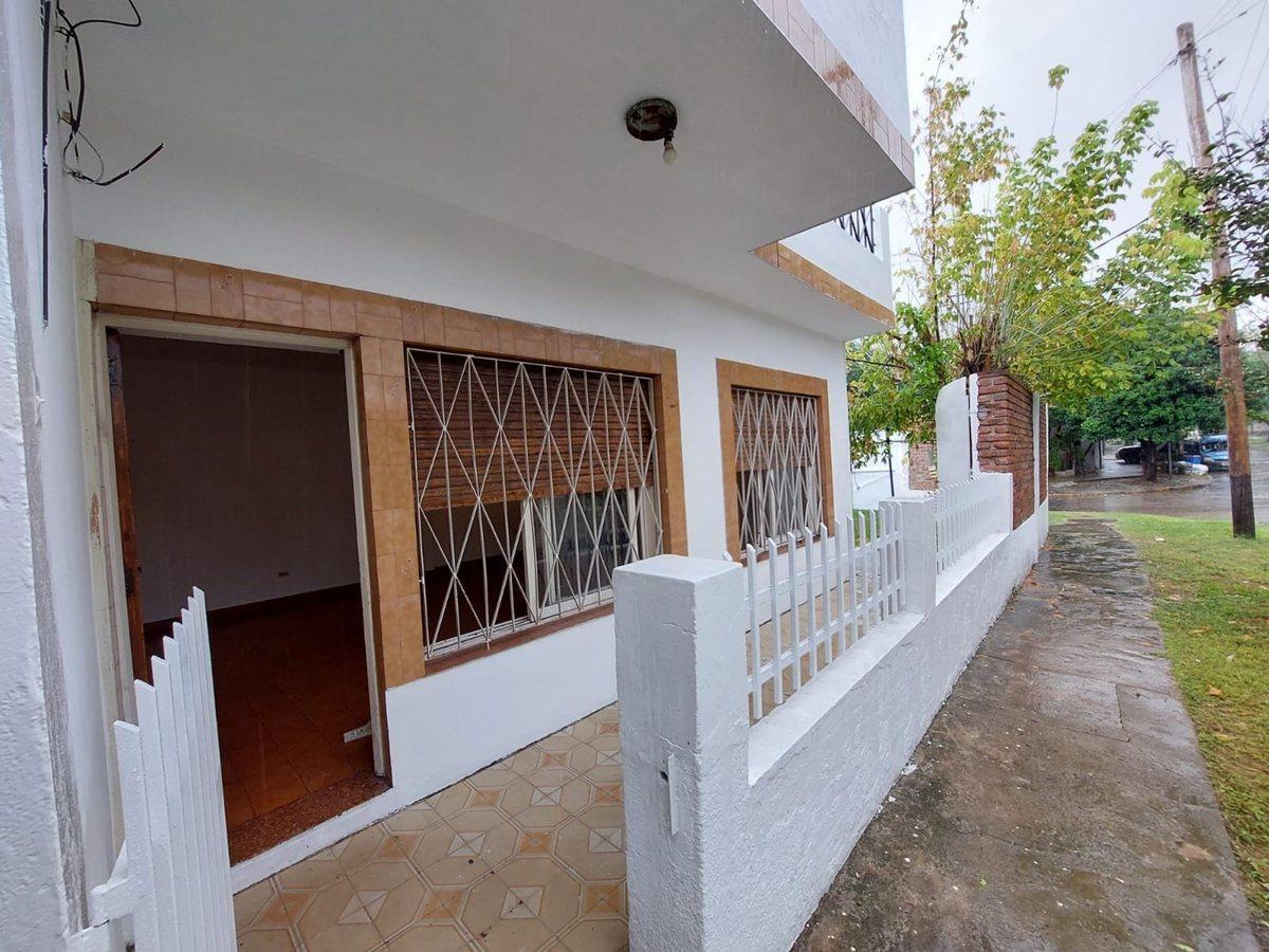 Foto de VENTA CASA 5 AMB EN HURLINGHAM C/ JARDIN Y COCHERA, imagen 5