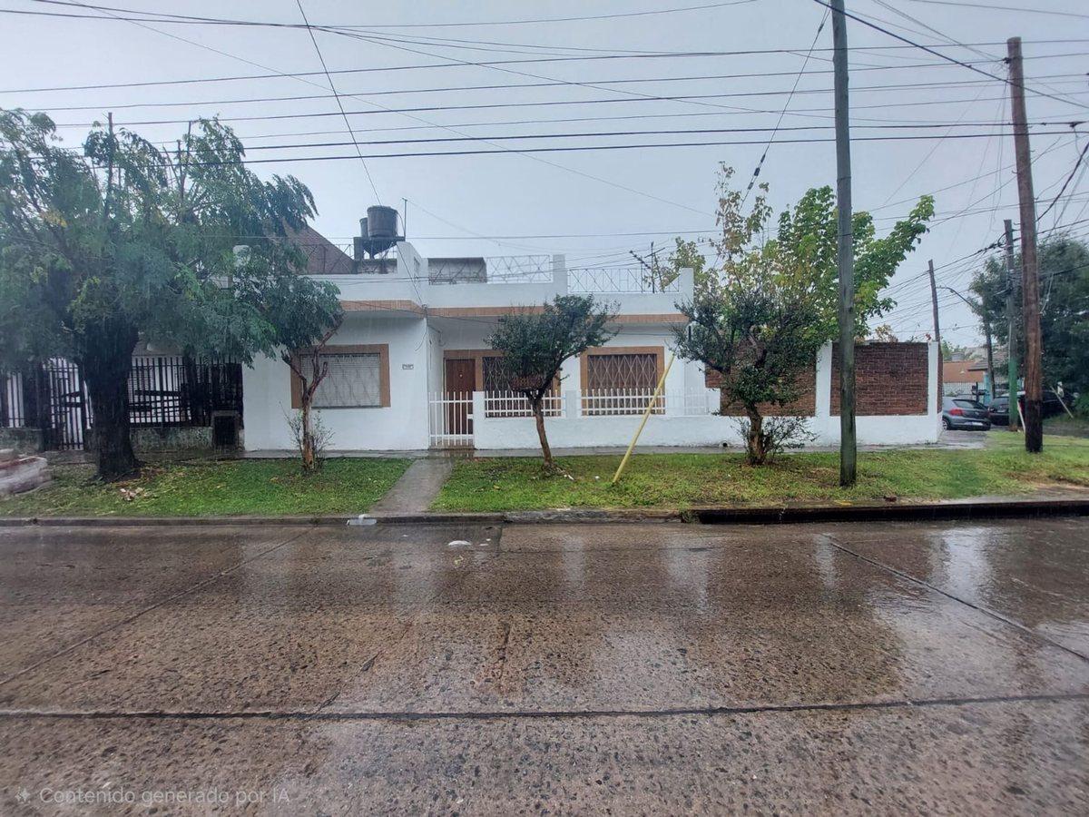 Foto de VENTA CASA 5 AMB EN HURLINGHAM C/ JARDIN Y COCHERA, imagen 1