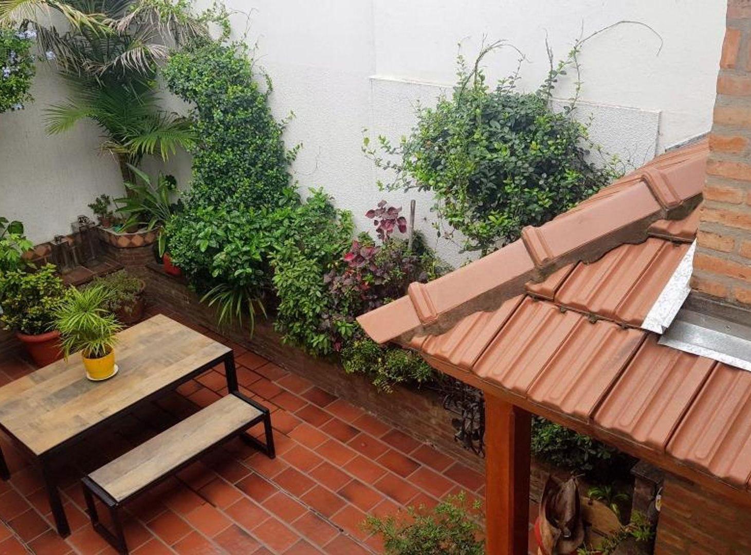 Foto de VENTA CASA 5 AMB DEPENDENCIA COCHERA PATIO TERRAZA, imagen 1