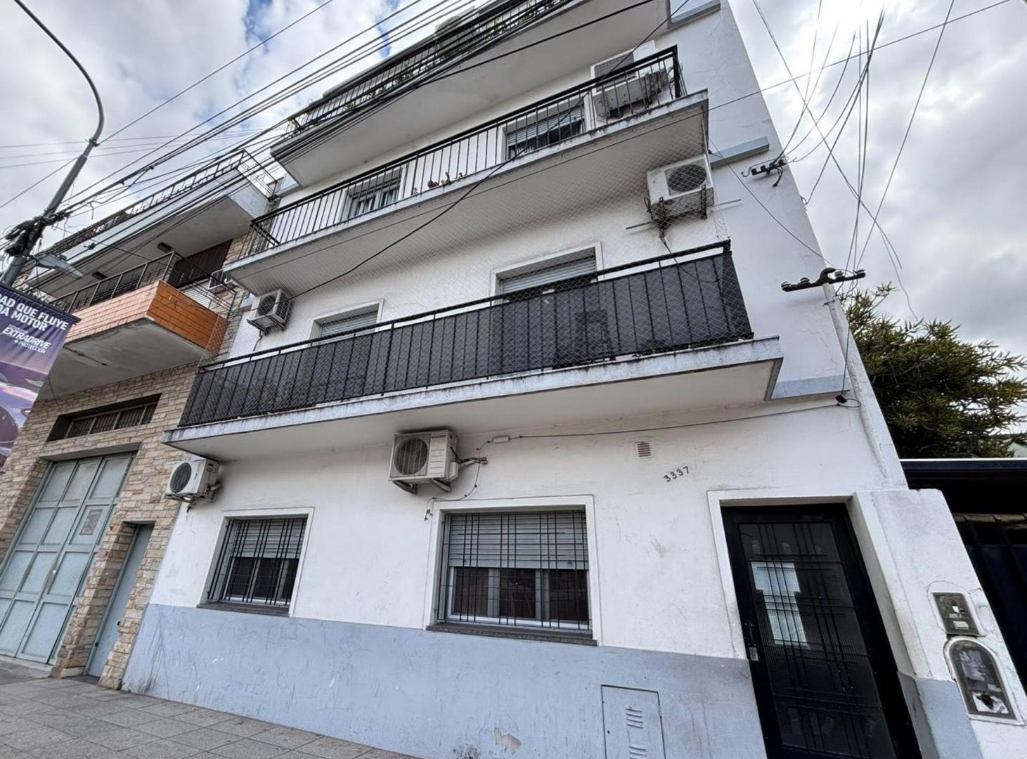 Foto de VENTA PH 2 AMB. CON 2 PATIOS EN PB - CASEROS, imagen 2